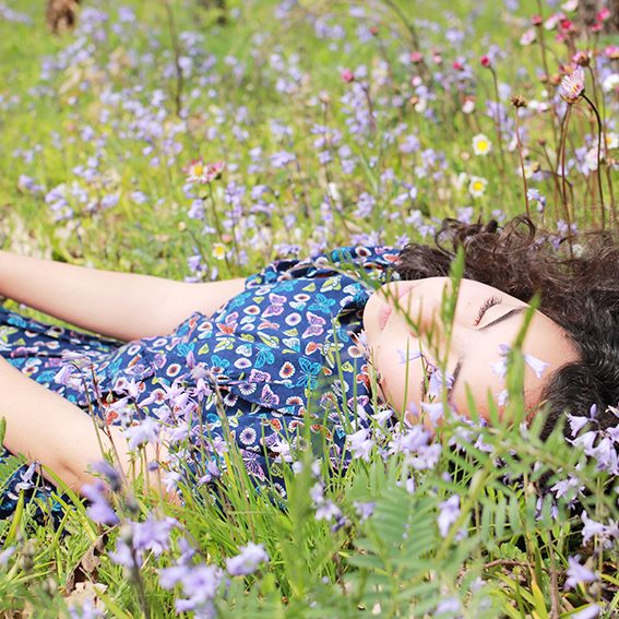 PERALES PEÑA ENTRE FLORES LILAS